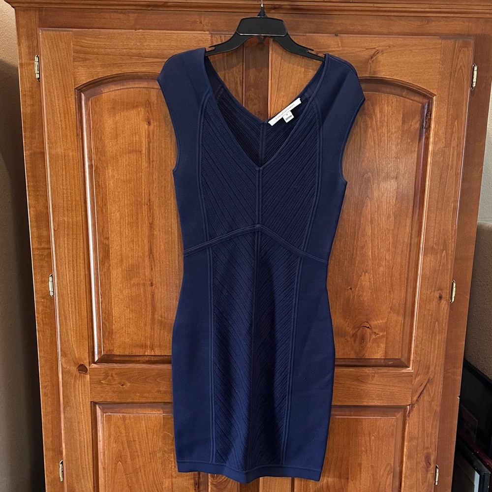 Diane Von Furstenberg Navy Textured V-Neck Sheath Dress